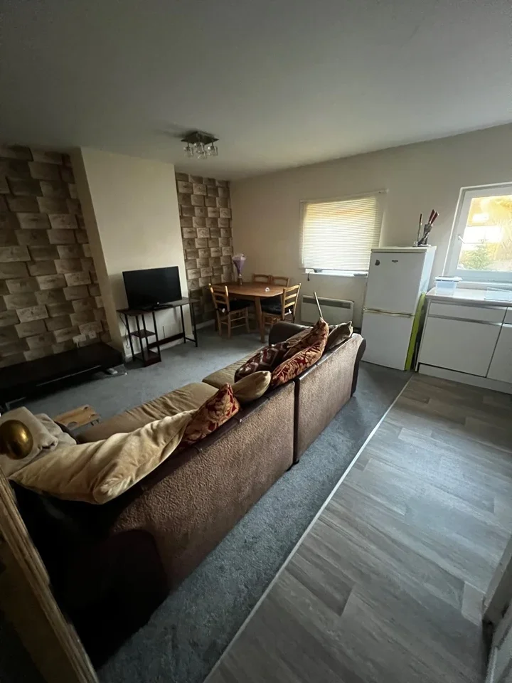Flat Malthouse Road in Crawley