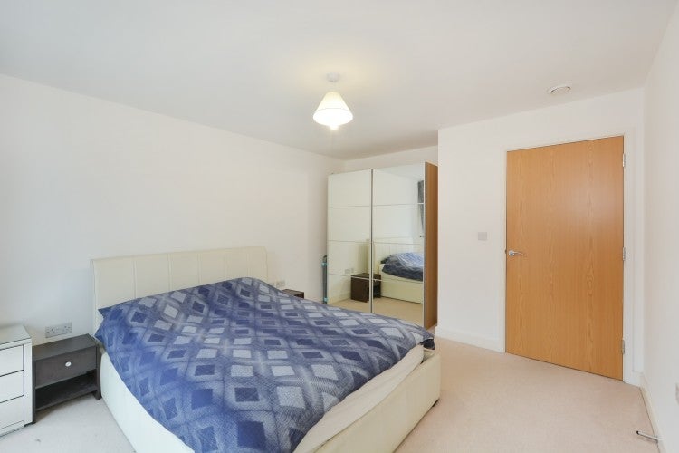 Flat Needleman Street in Greater London