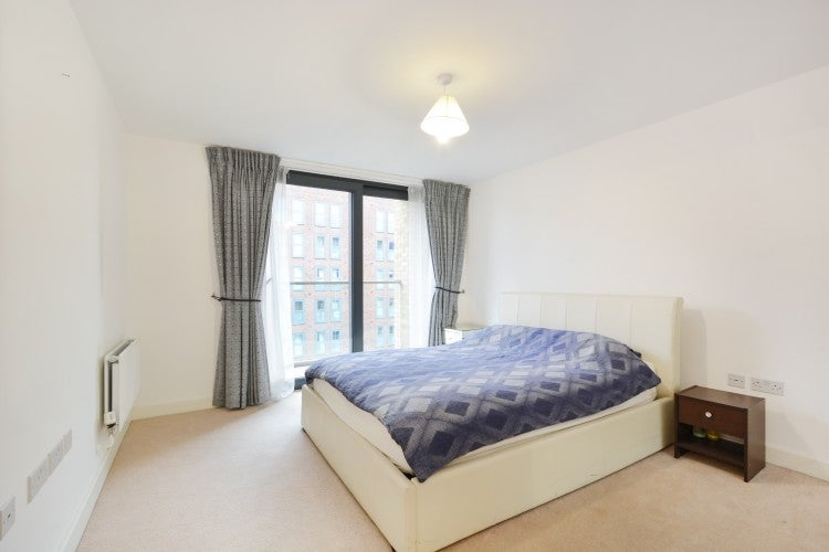 Flat Needleman Street in Greater London