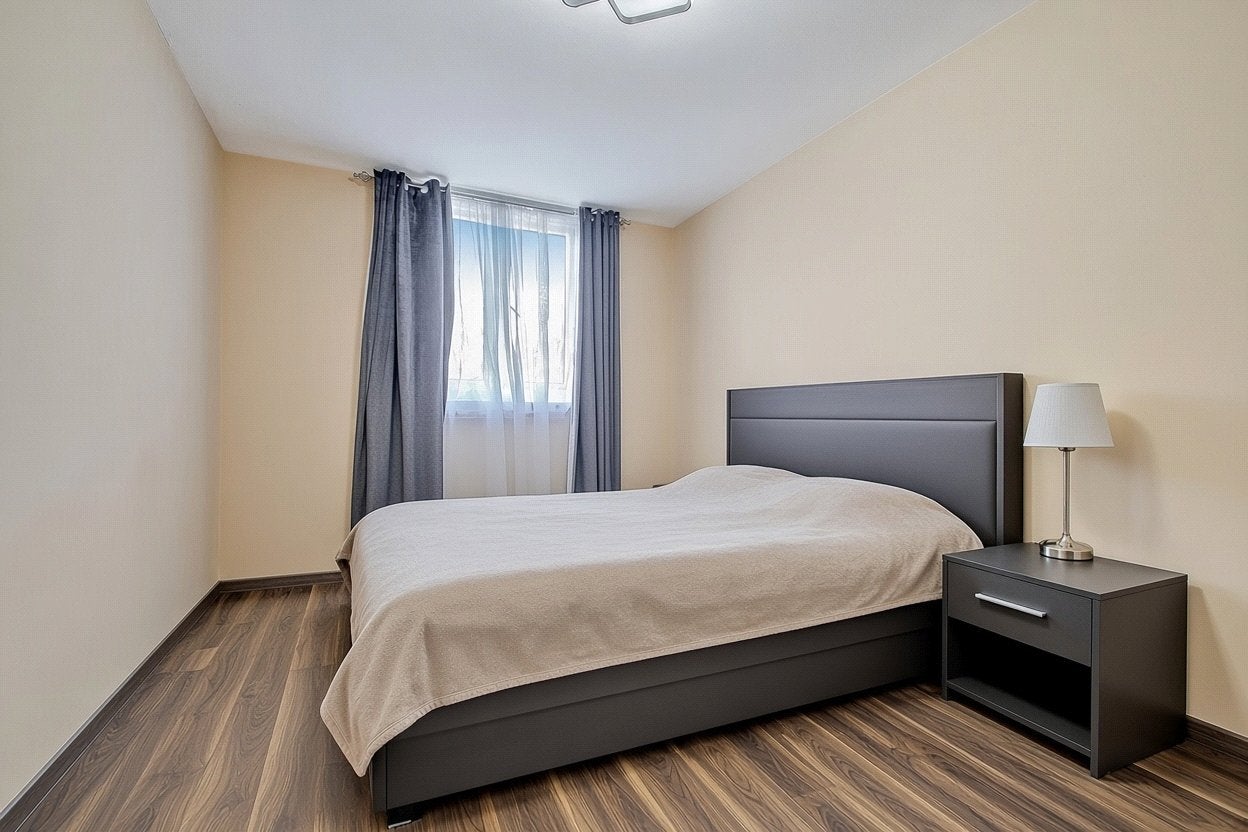 Flat Midwood Close in Greater London