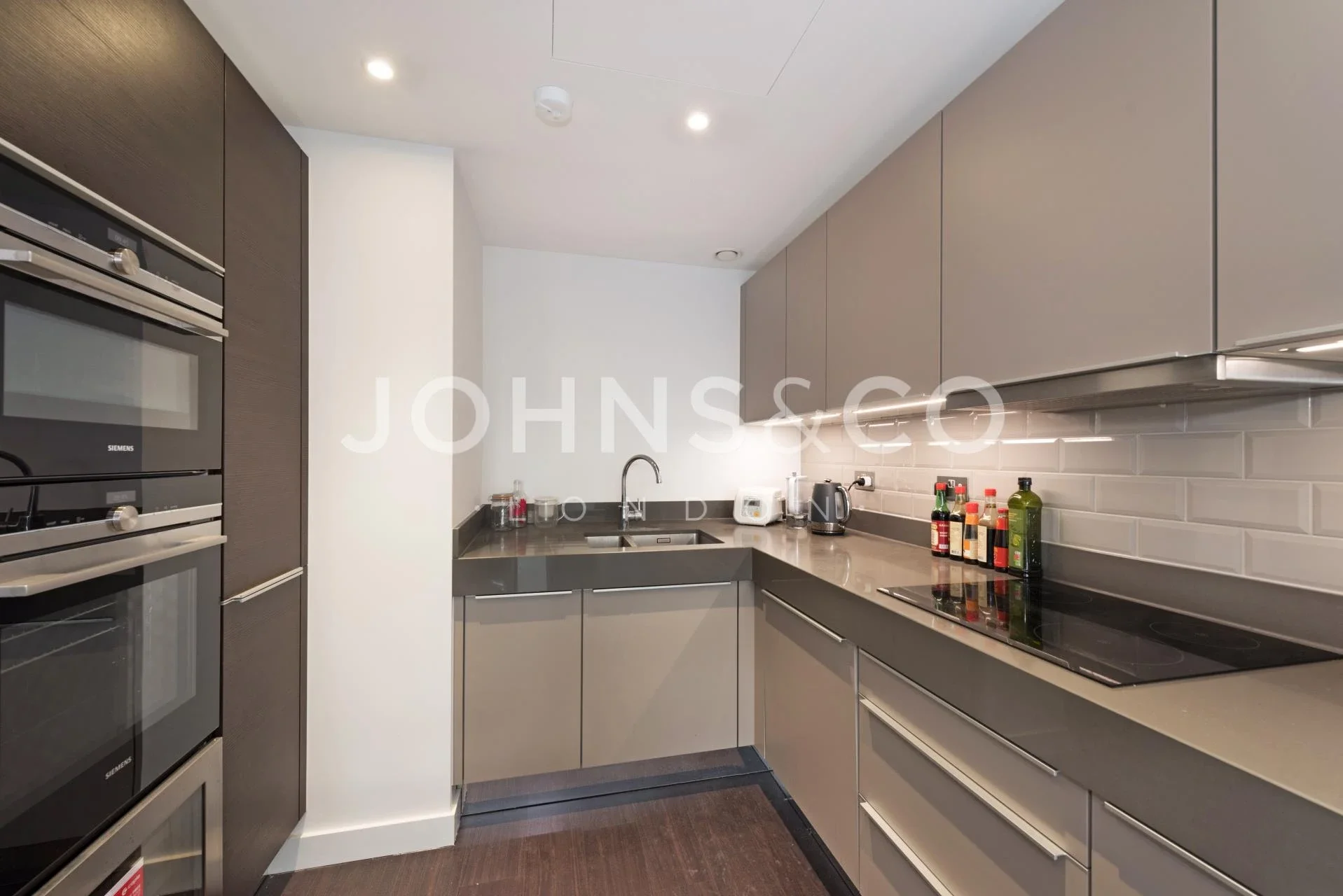 Flat Canter Way in Greater London