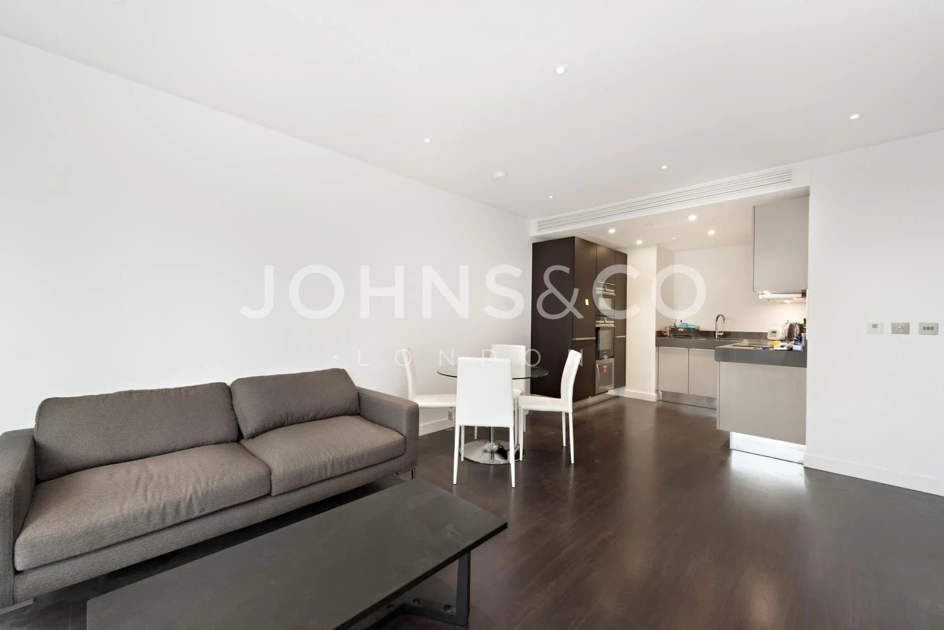 Flat Canter Way in Greater London
