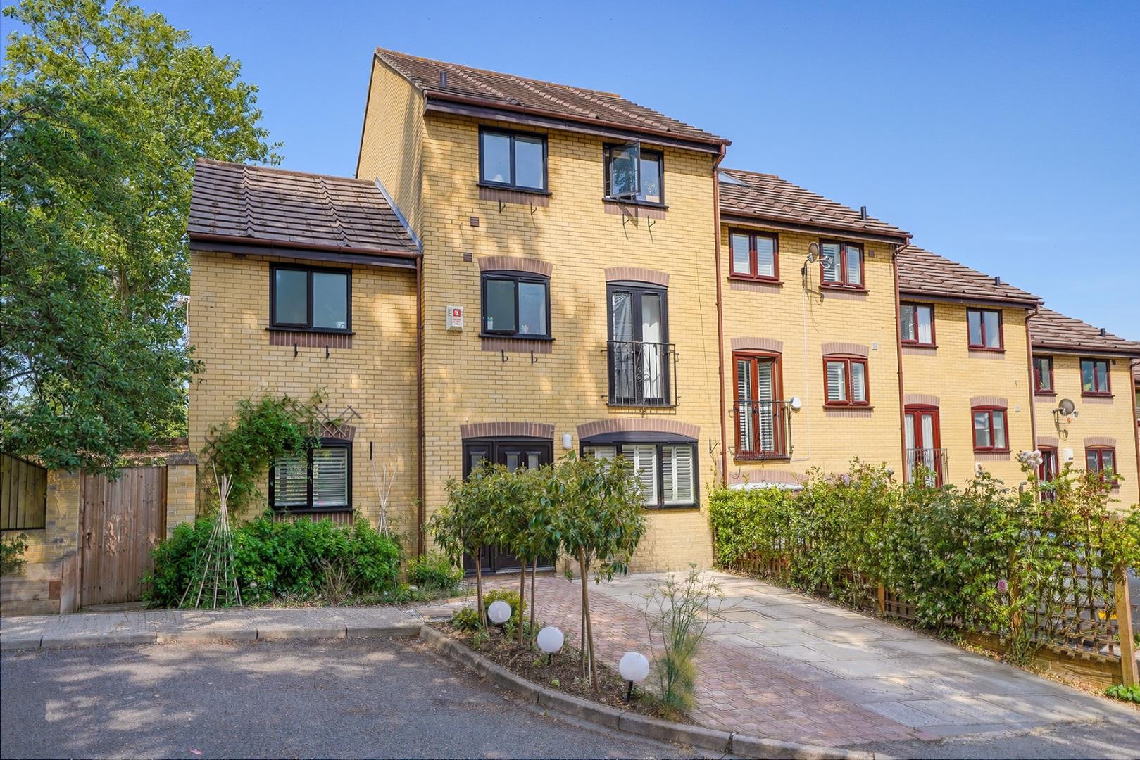 House Tree View Close in Greater London