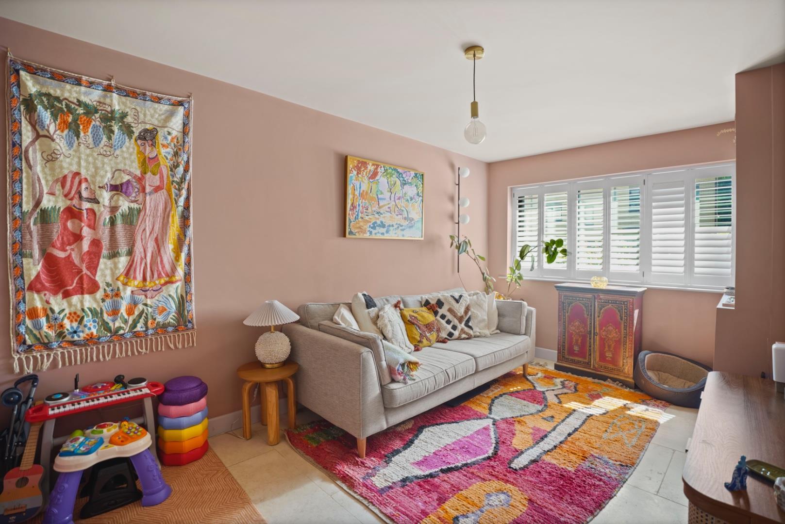 House Tree View Close in Greater London