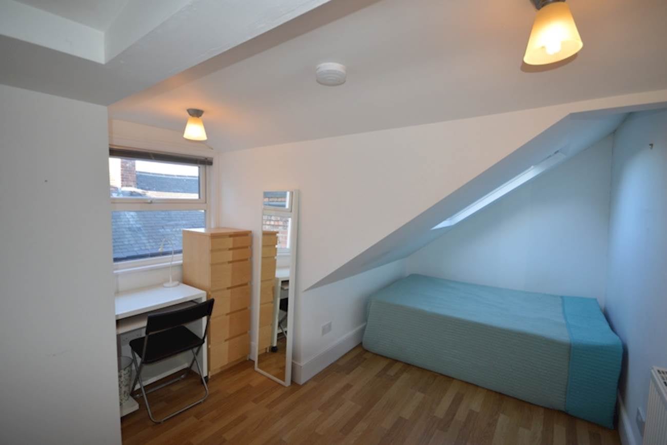 Flat Sunbury Avenue in Newcastle upon Tyne