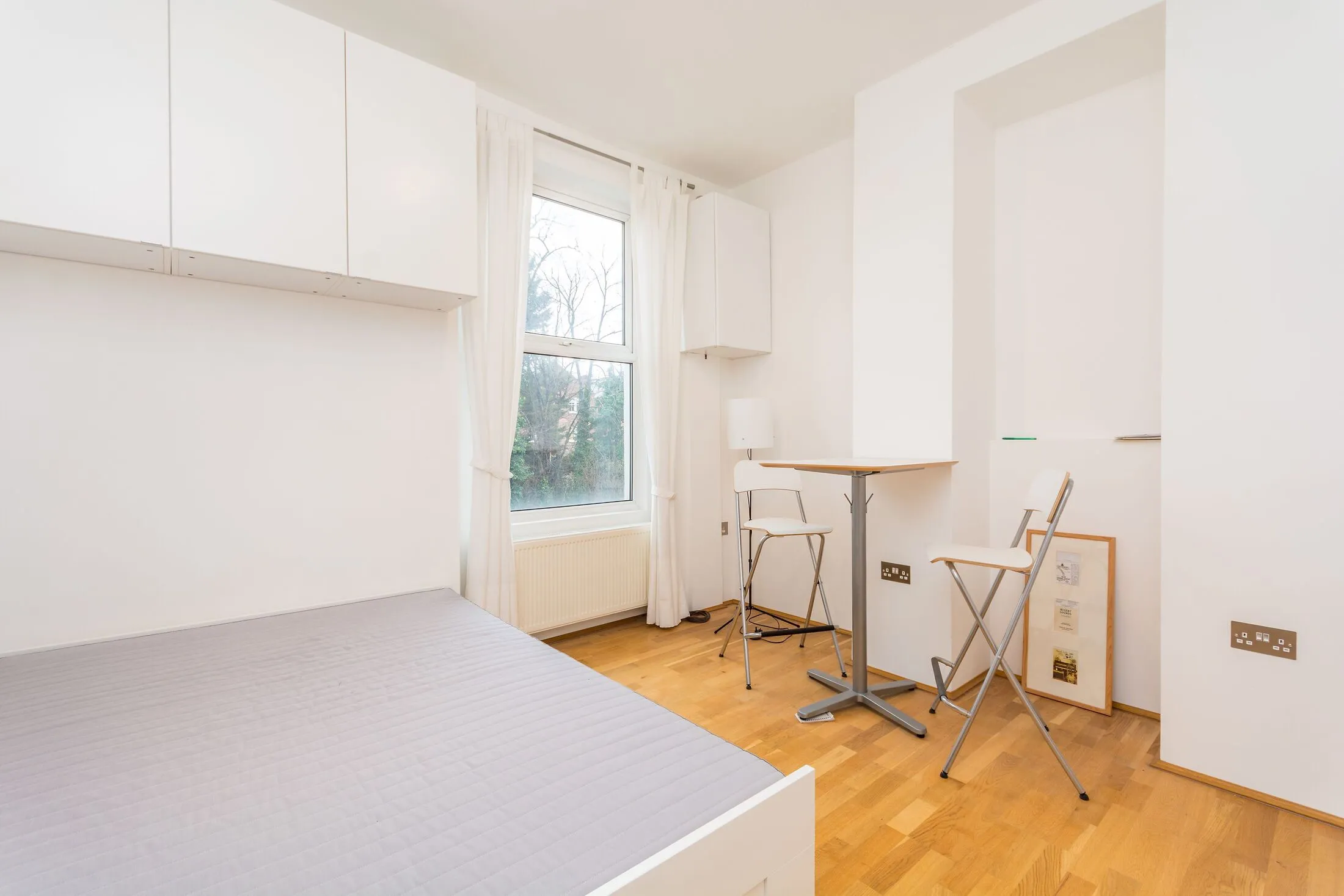Flat Kilburn Park Road in City of Westminster
