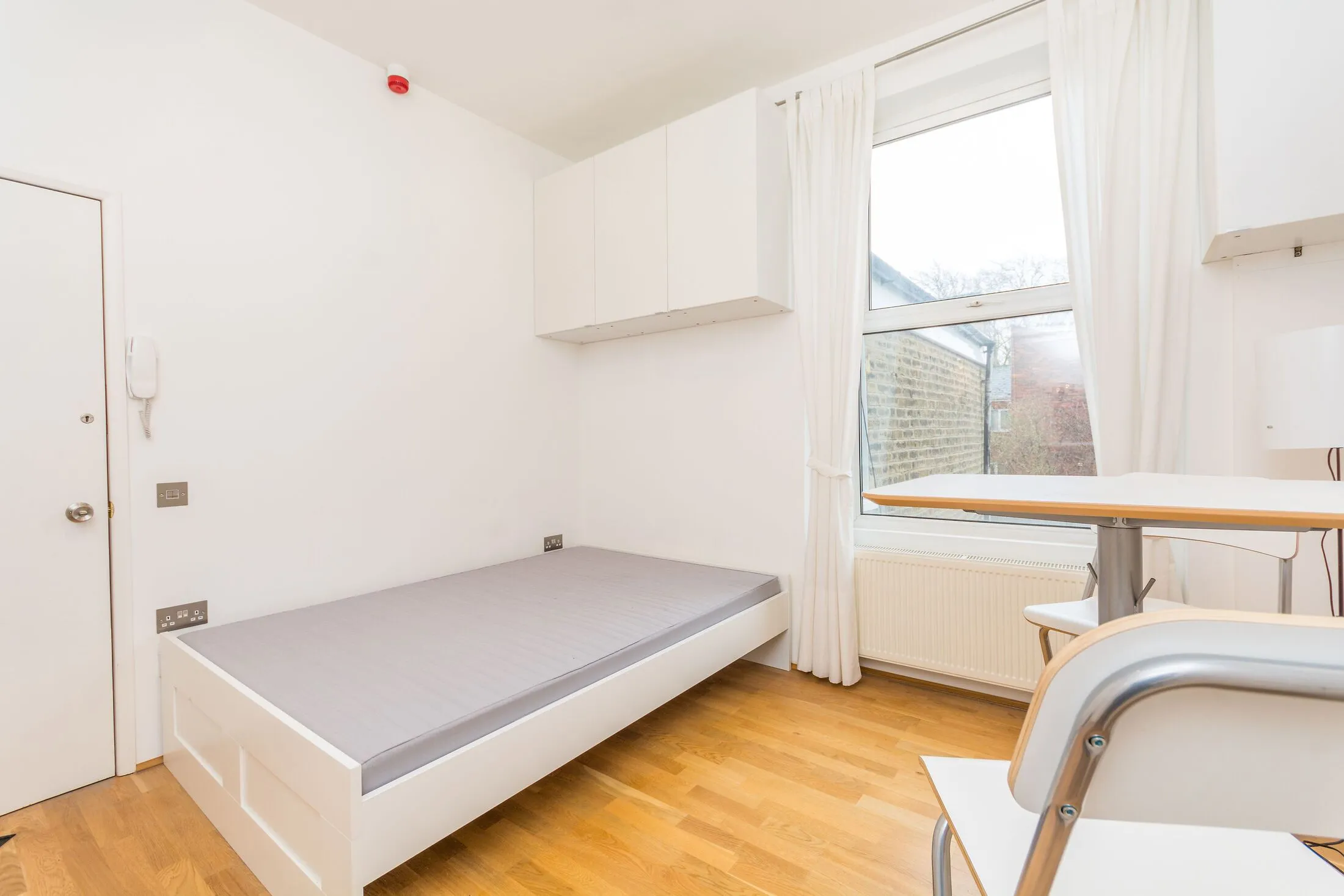 Flat Kilburn Park Road in City of Westminster