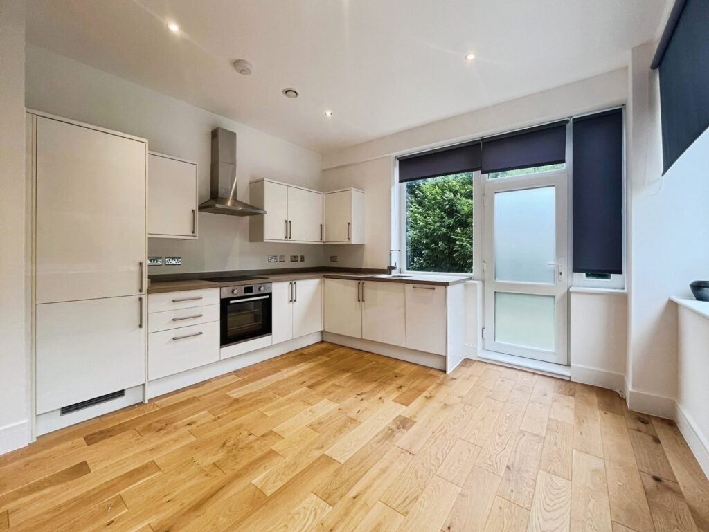 Flat Bartley Way in Hart