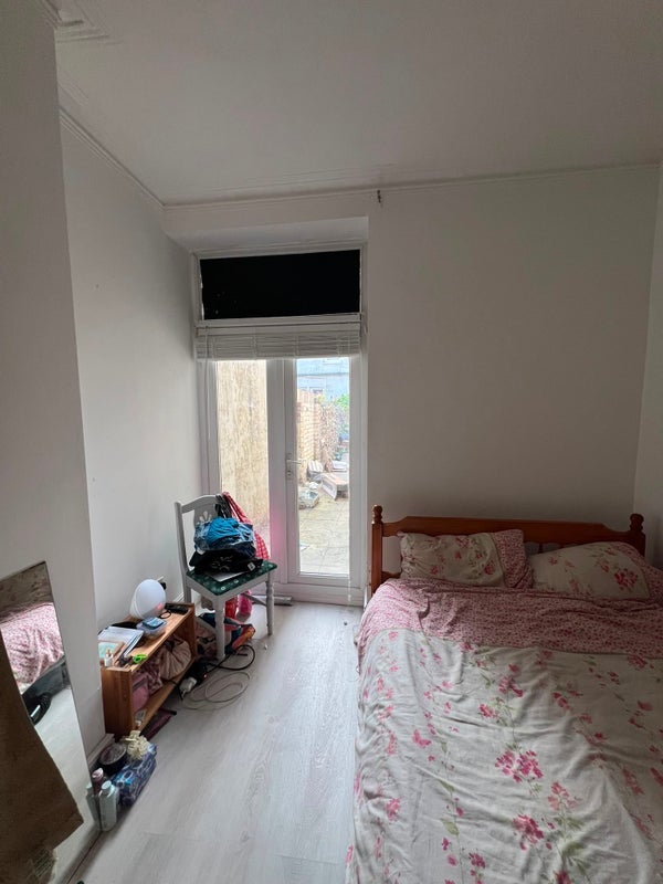 Room Moy Road in Cardiff