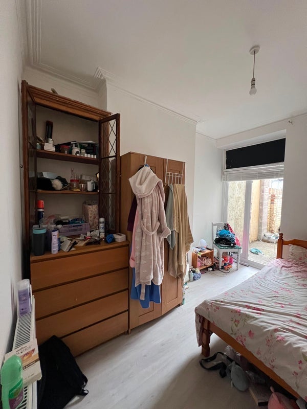 Room Moy Road in Cardiff