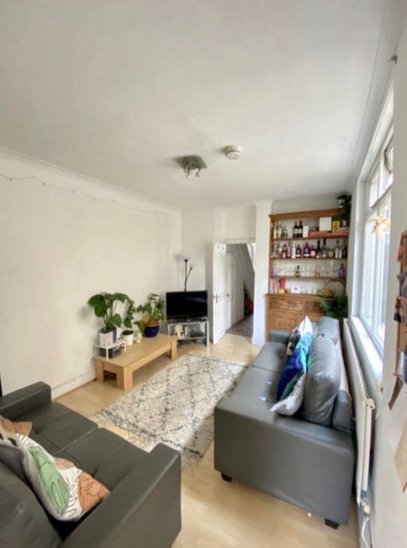 Room Moy Road in Cardiff