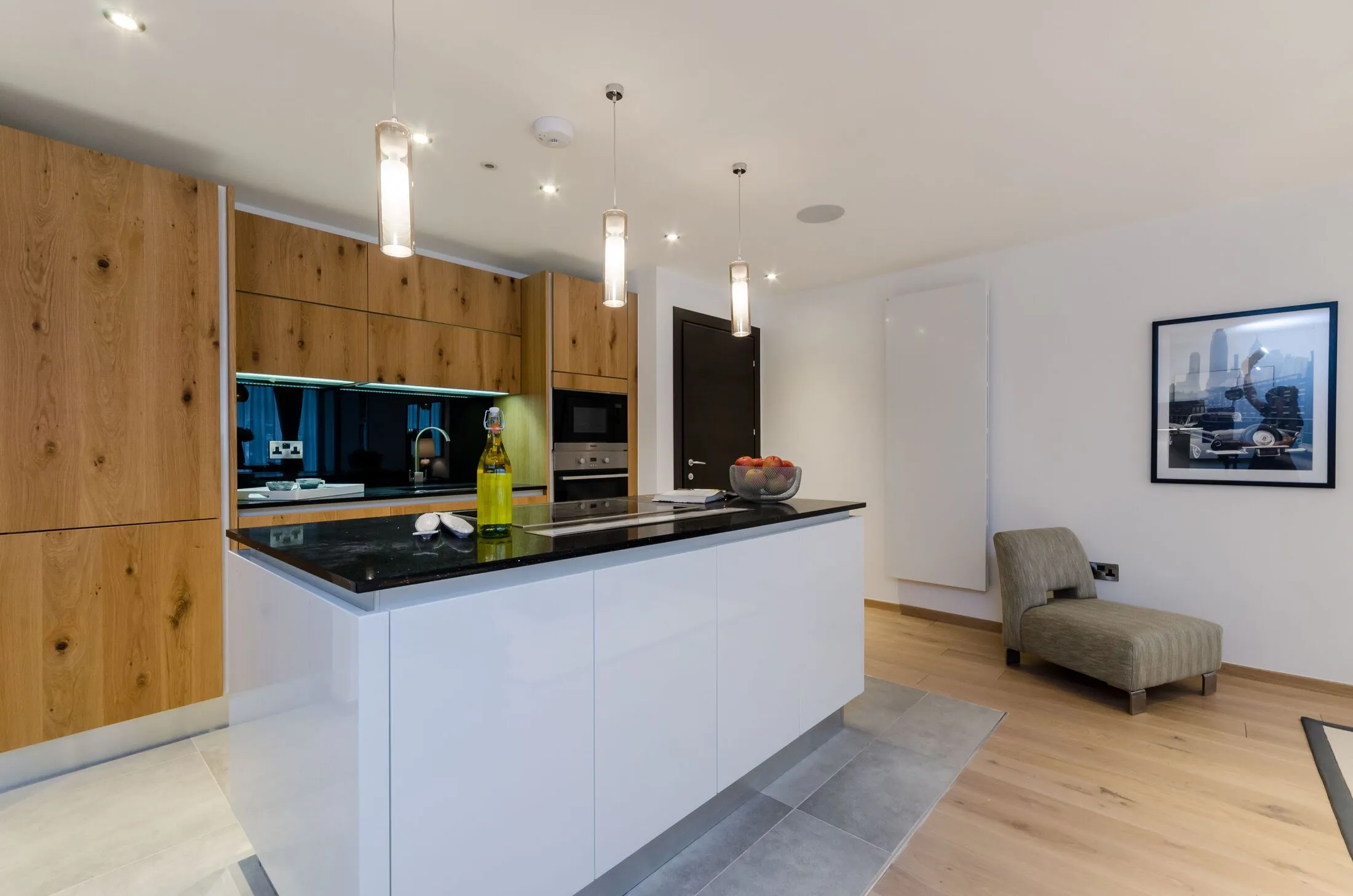 Flat Carnwath Road in Greater London