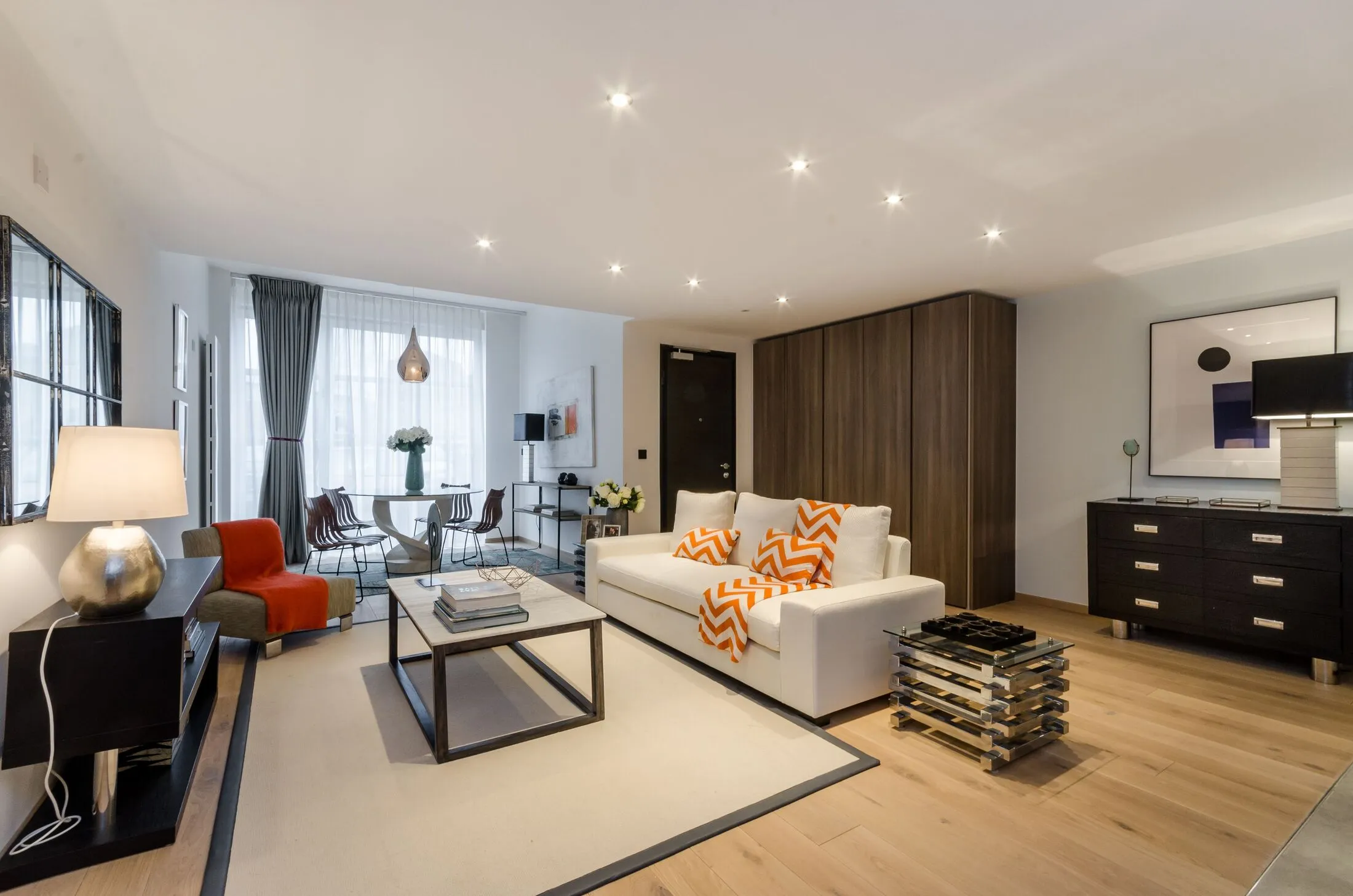 Flat Carnwath Road in Greater London