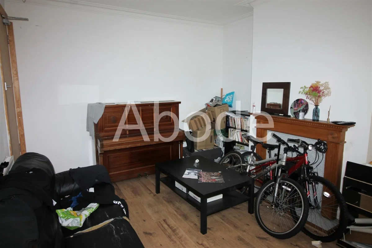 Flat Bankfield Terrace in Leeds