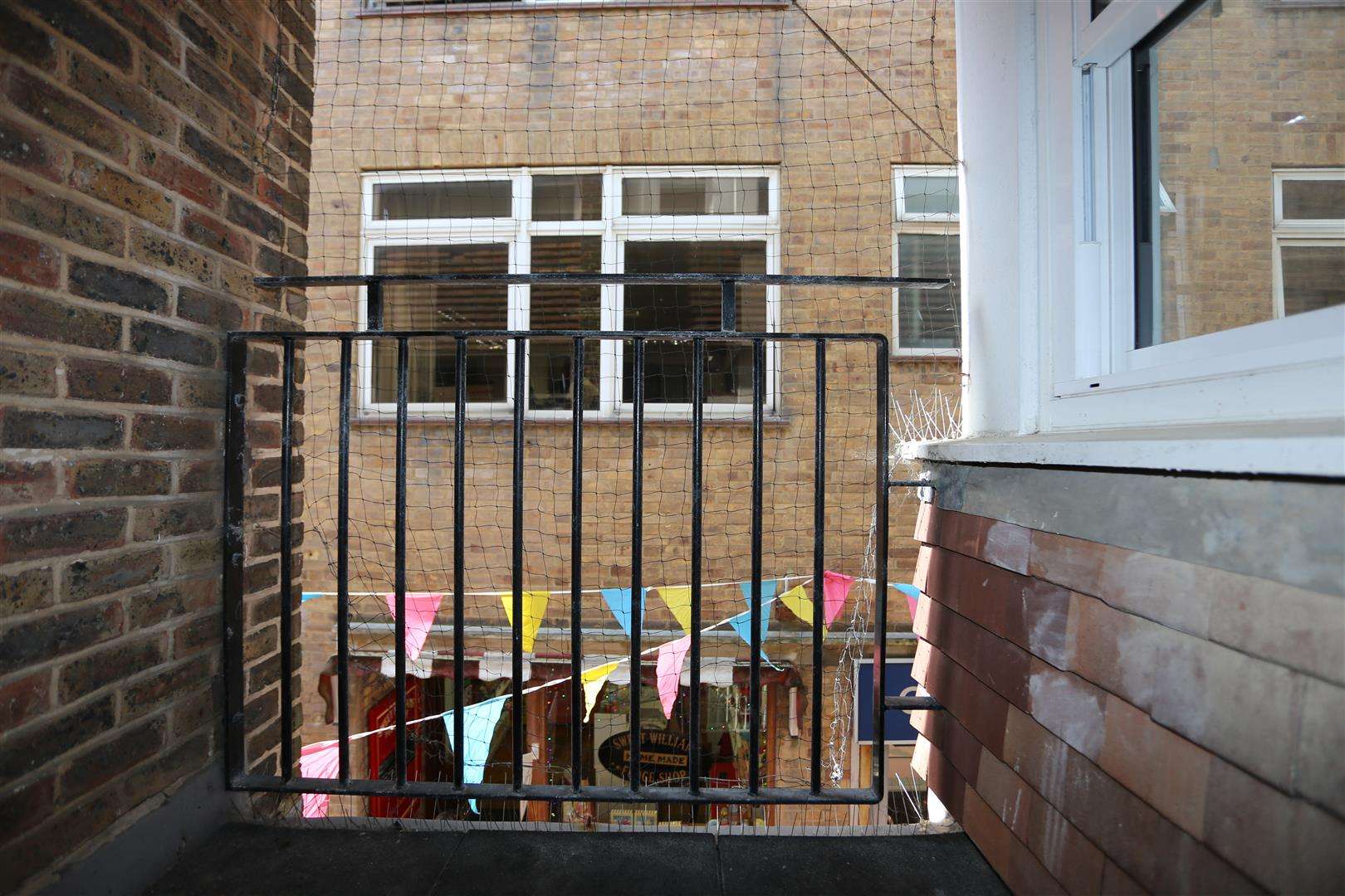 Flat Meeting House Lane in Brighton