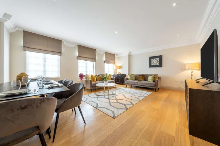 Flat Hertford Street in City of Westminster