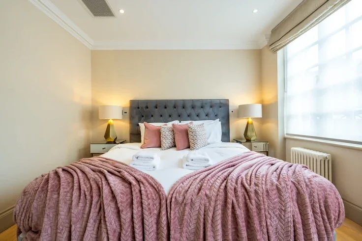 Flat Hertford Street in City of Westminster