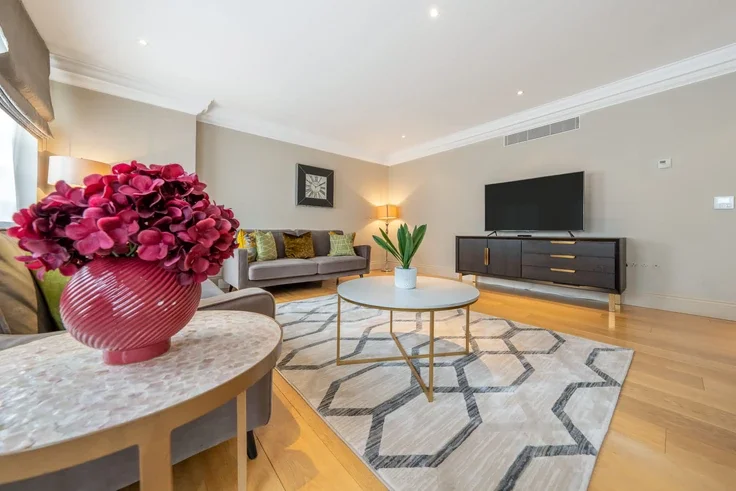 Flat Hertford Street in City of Westminster