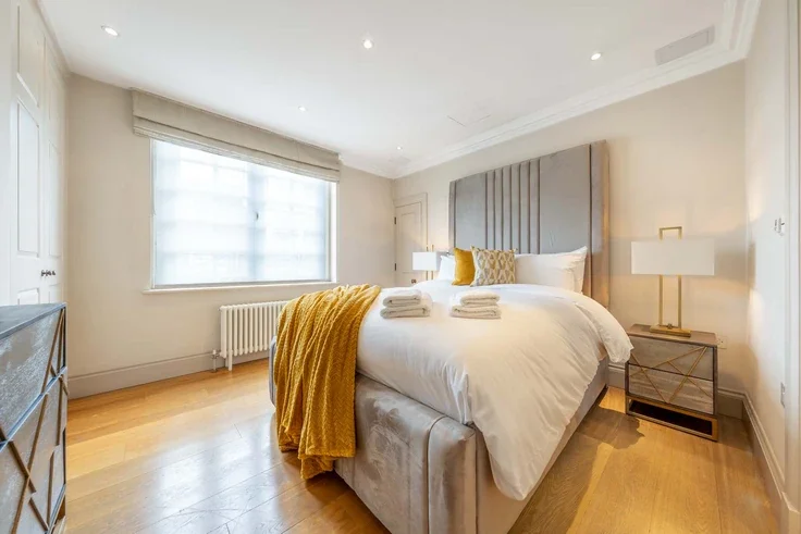 Flat Hertford Street in City of Westminster
