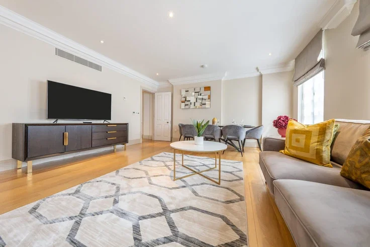 Flat Hertford Street in City of Westminster