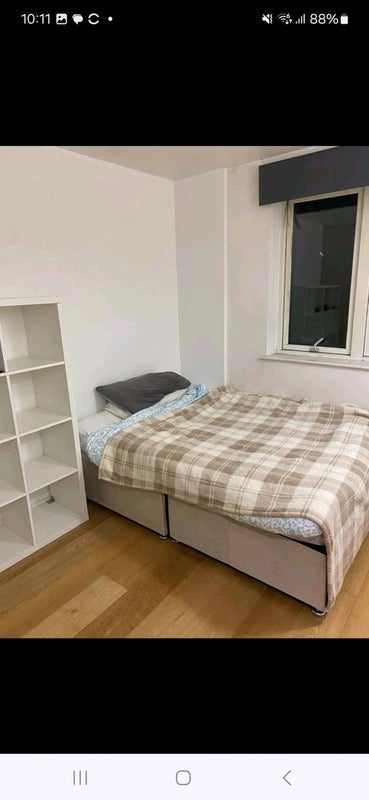 Flat Hillcrest Road in Greater London