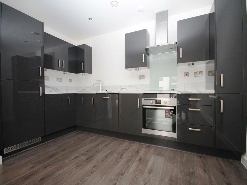 Flat Bournerbook Grove in Greater London