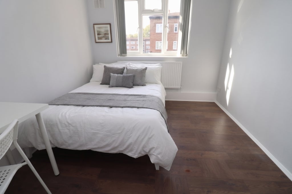 Room Globe Road in Greater London