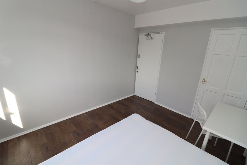 Room Globe Road in Greater London