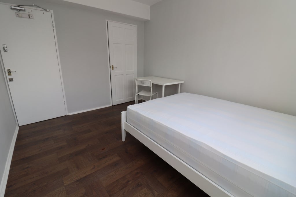 Room Globe Road in Greater London