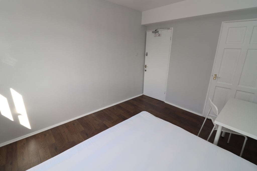 Room Globe Road in Greater London