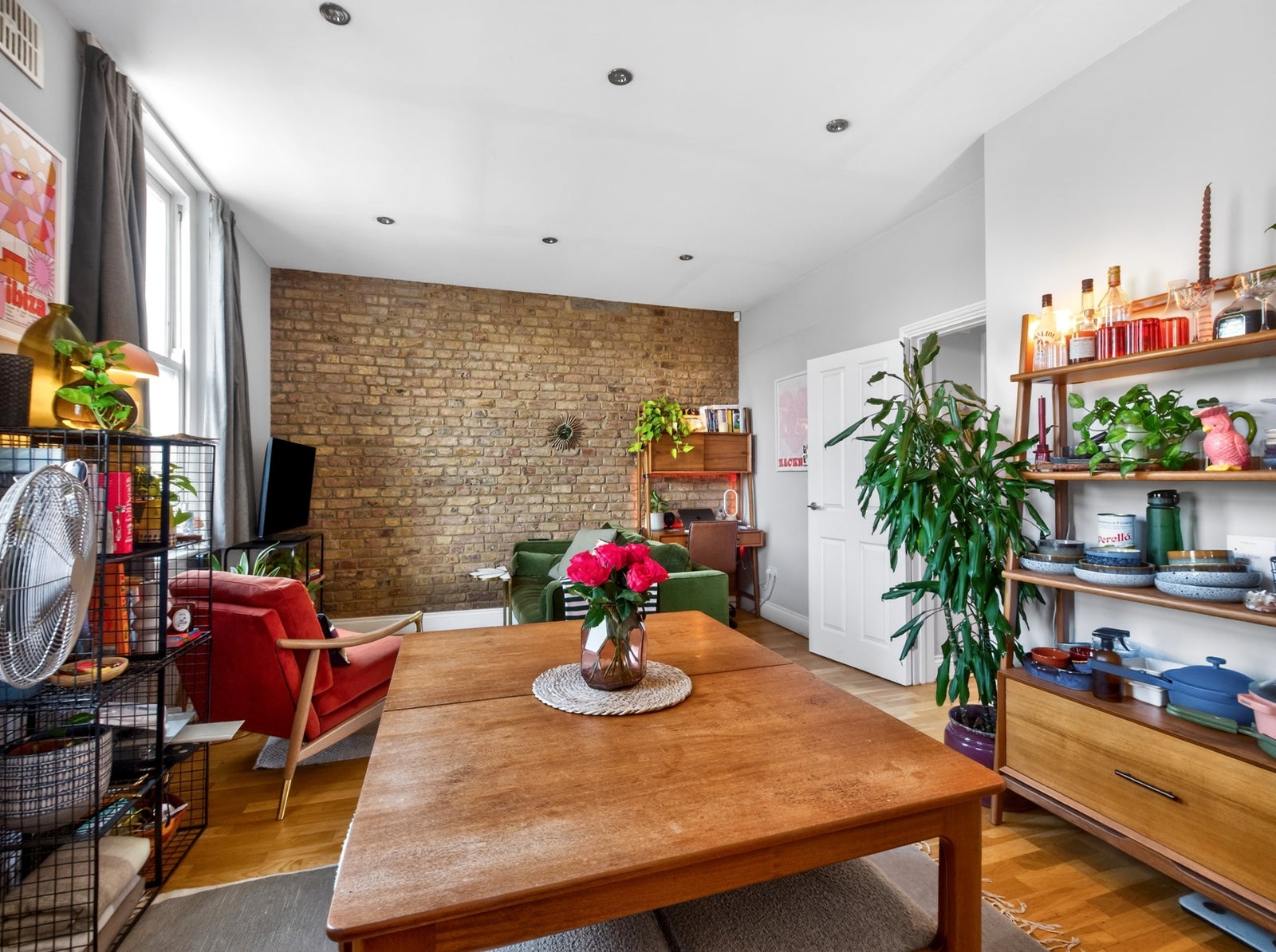Flat Amhurst Road in Greater London