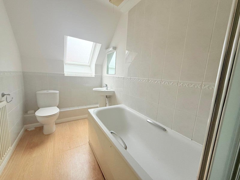 Flat Farnborough Road in Rushmoor