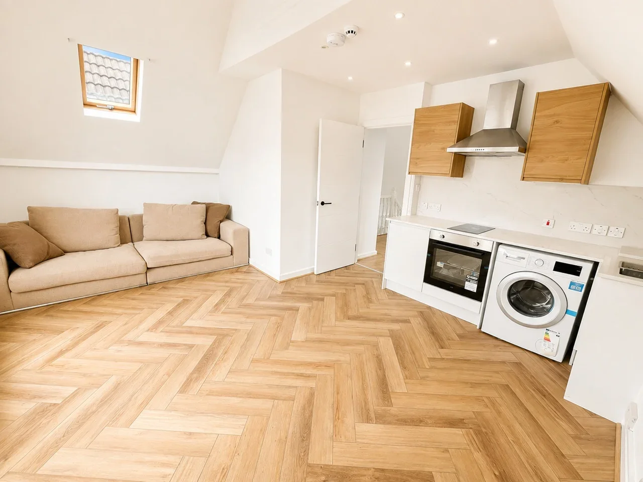 Flat Hermitage Road in Greater London