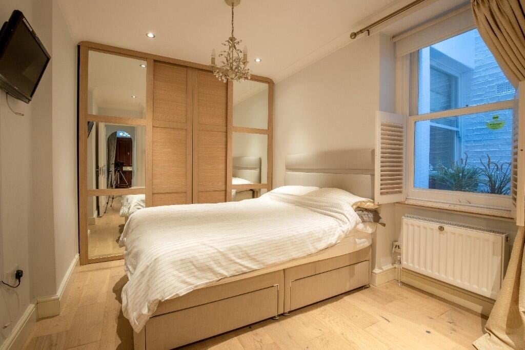 Flat Courtfield Road in Greater London