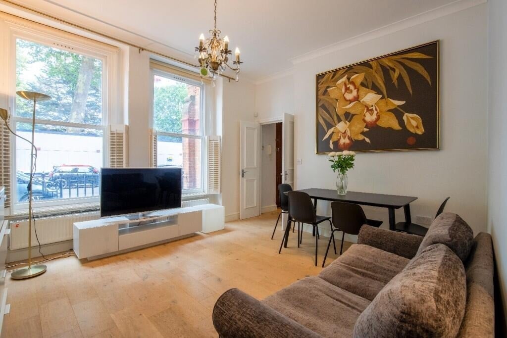 Flat Courtfield Road in Greater London
