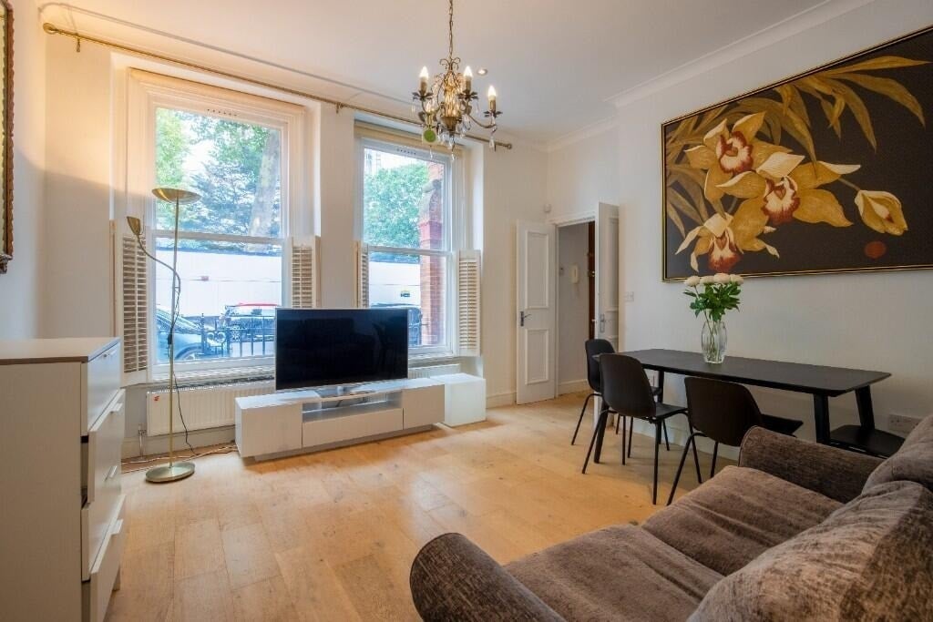 Flat Courtfield Road in Greater London