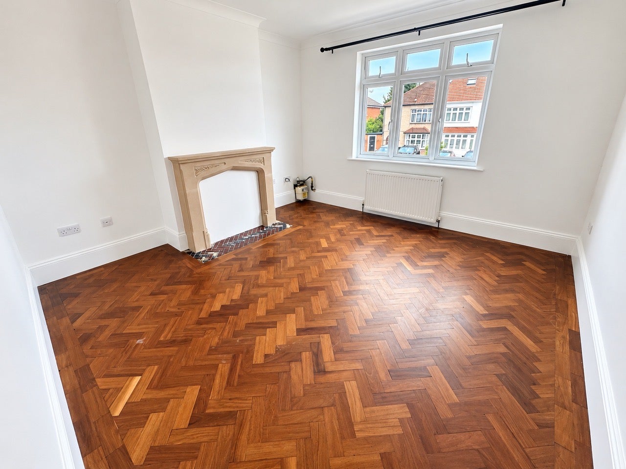 Flat Hornchurch Road in Greater London
