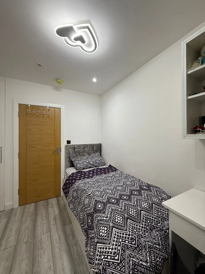Room Murtwell Drive in Epping Forest