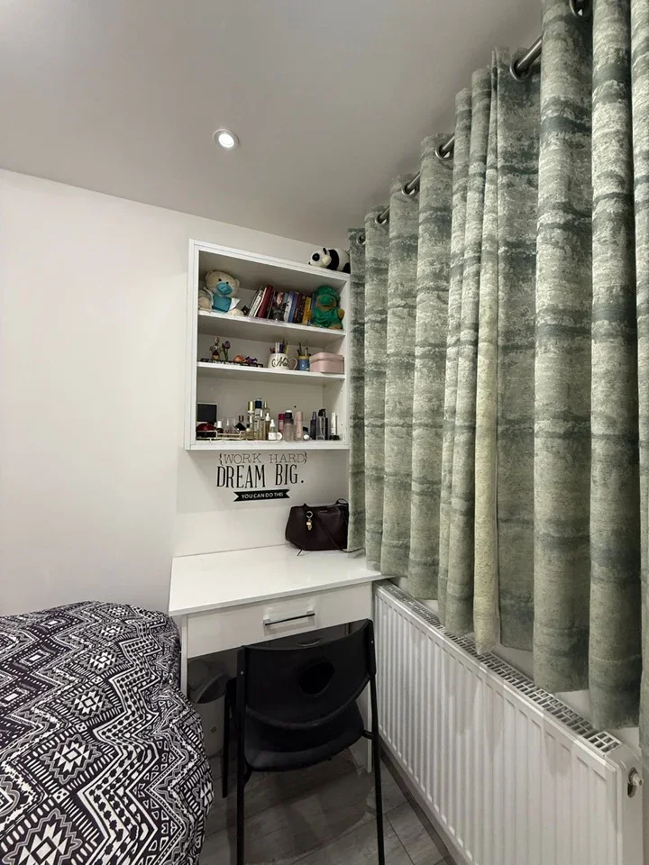 Room Murtwell Drive in Epping Forest