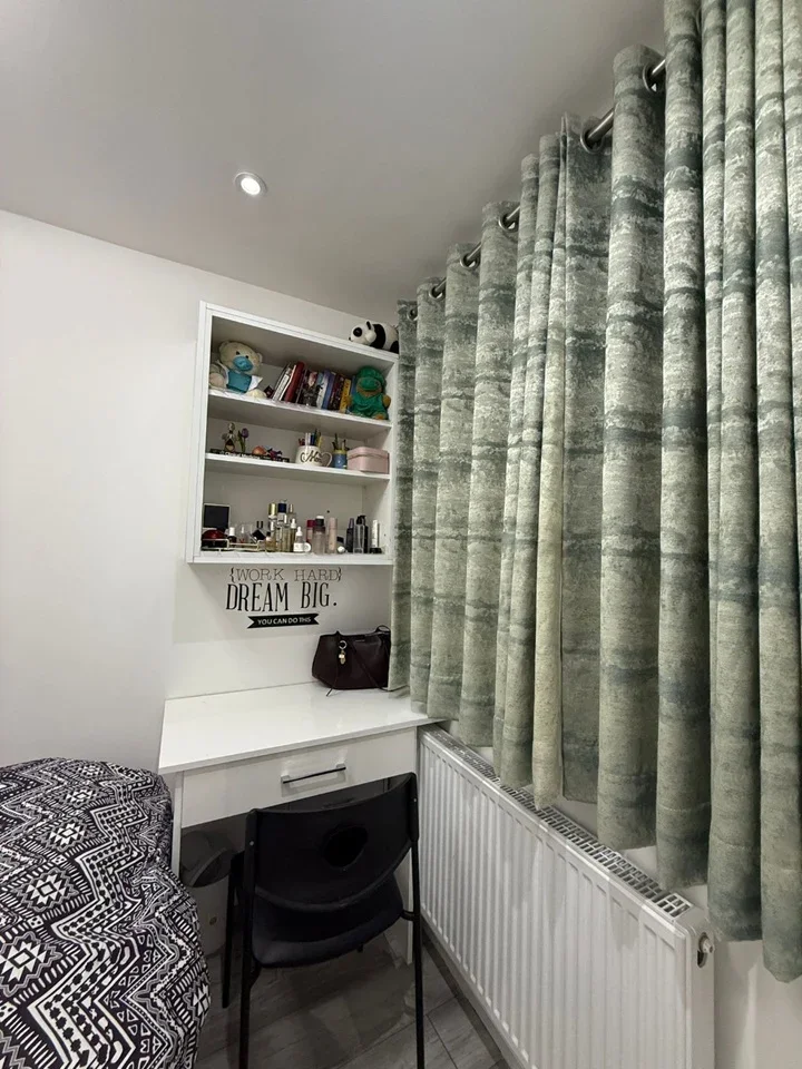 Room Murtwell Drive in Epping Forest