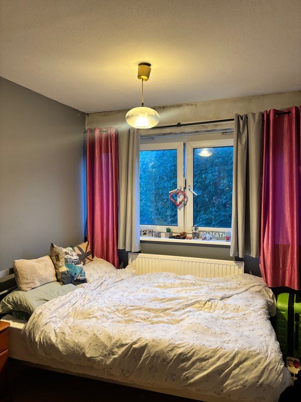 Room Field Road in Greater London