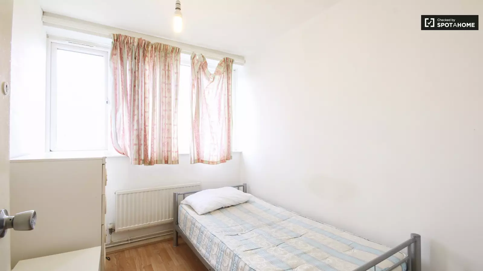Flat Cornwood Drive in Greater London