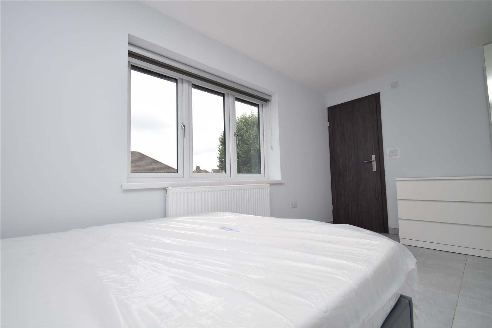 Flat Chaplin Road in Greater London