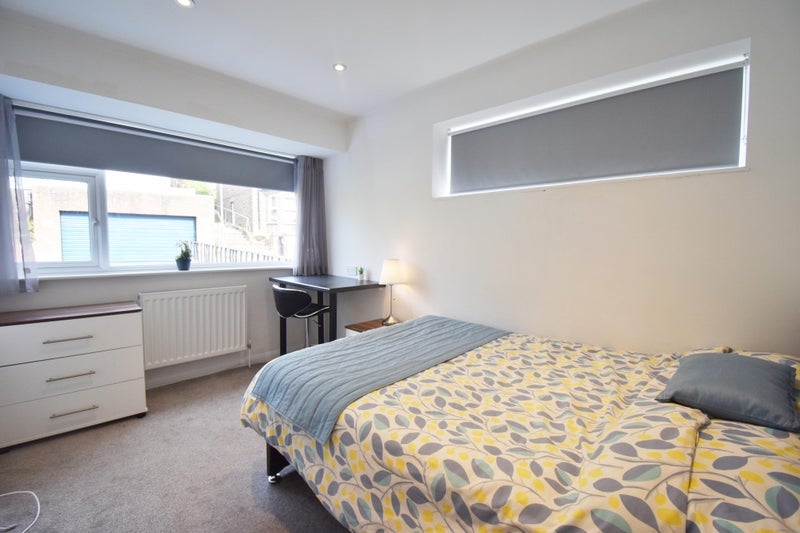 Room Farningham Road in Caterham
