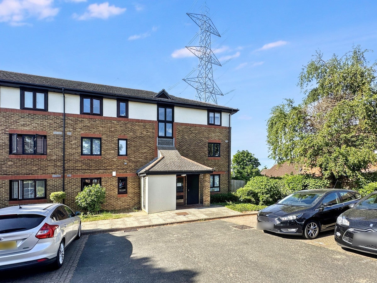 Flat Morgan Drive in Dartford