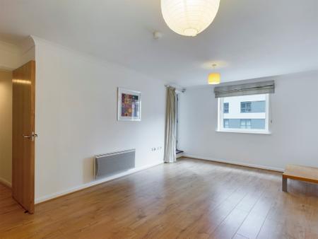 Flat Alençon Link in Basingstoke and Deane