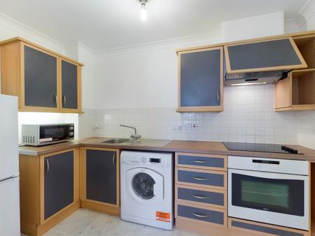 Flat Alençon Link in Basingstoke and Deane