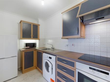 Flat Alençon Link in Basingstoke and Deane