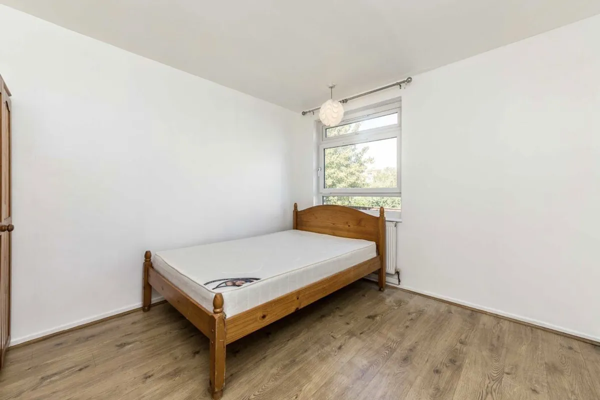 Flat Pathfield Road in Greater London
