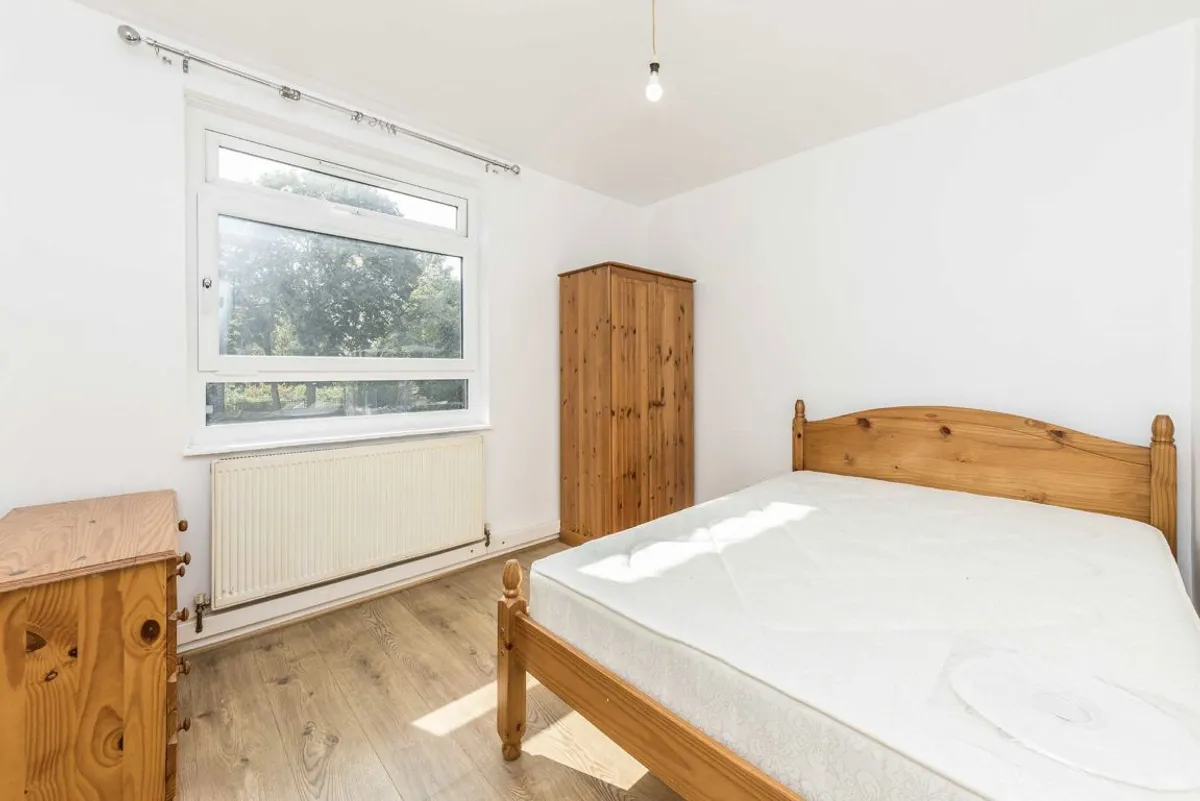 Flat Pathfield Road in Greater London